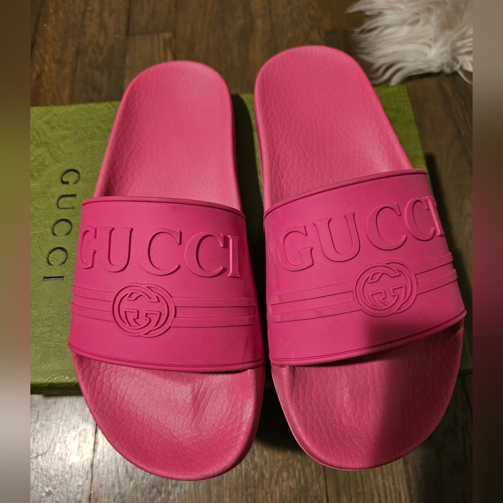 Gucci Pursuit Slide Sandals